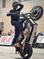 Stunt Riding (трюковая езда на мотоциклах)
