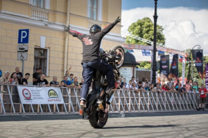 Stunt Riding (трюковая езда на мотоциклах)